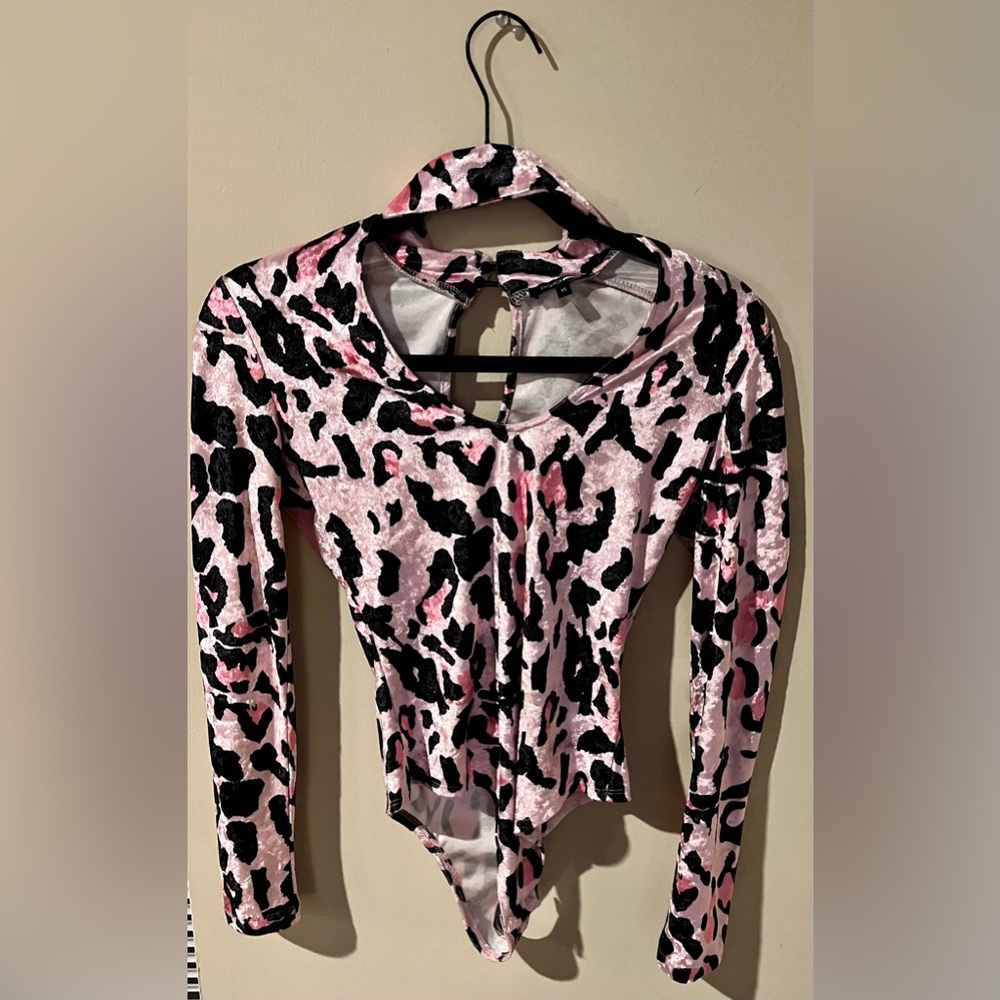 Fashion Nova’s Pink/Black Leopard Print Velvet Bodysuit
